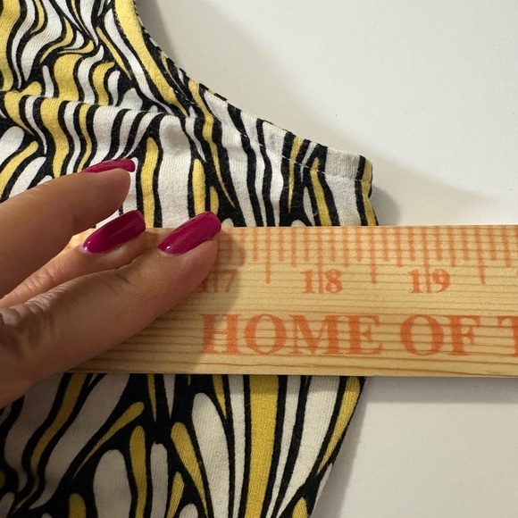 Tommy Bahama Sleeveless, button-front midi dress with a tie belt. Fan print. M - Picture 6 of 14